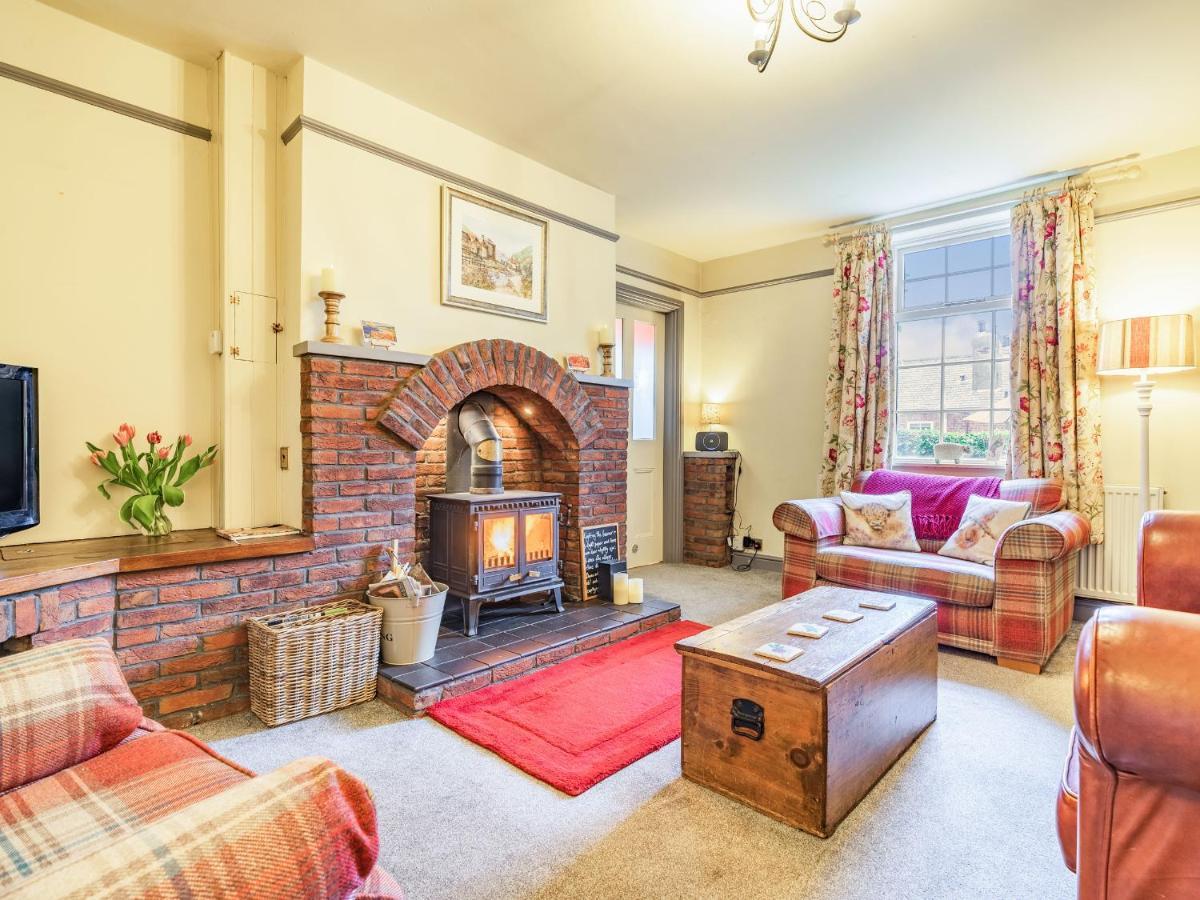 Wychwood Villa Уитби Екстериор снимка