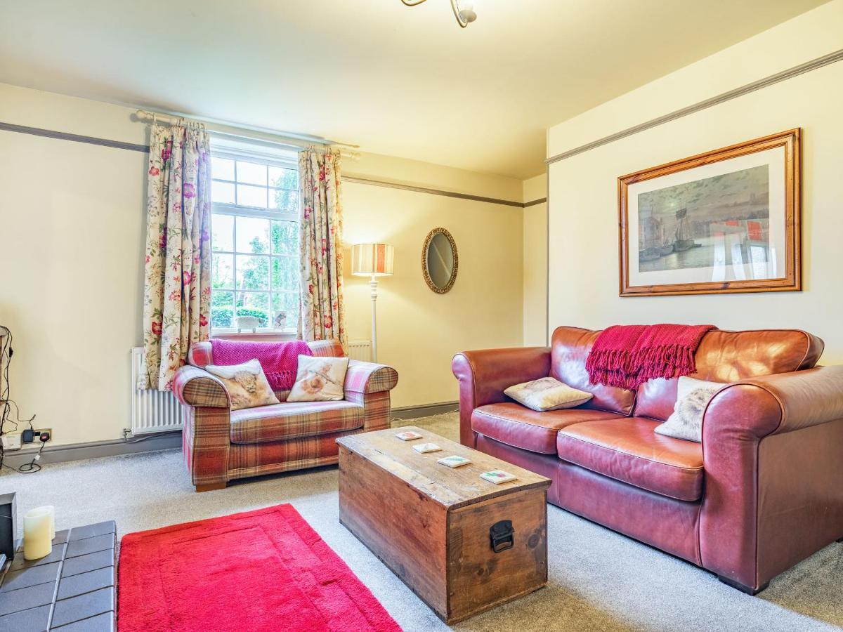 Wychwood Villa Уитби Екстериор снимка