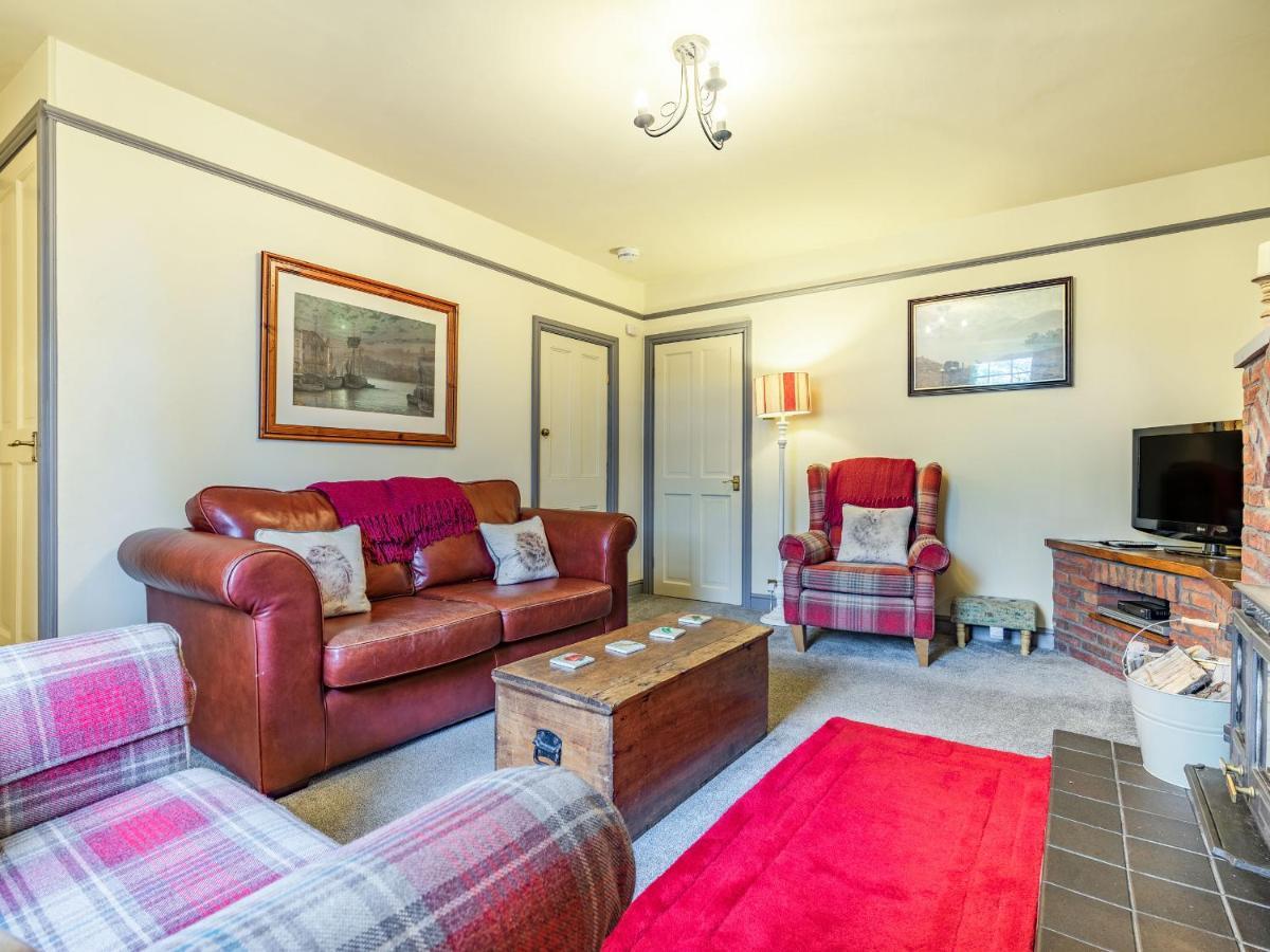 Wychwood Villa Уитби Екстериор снимка