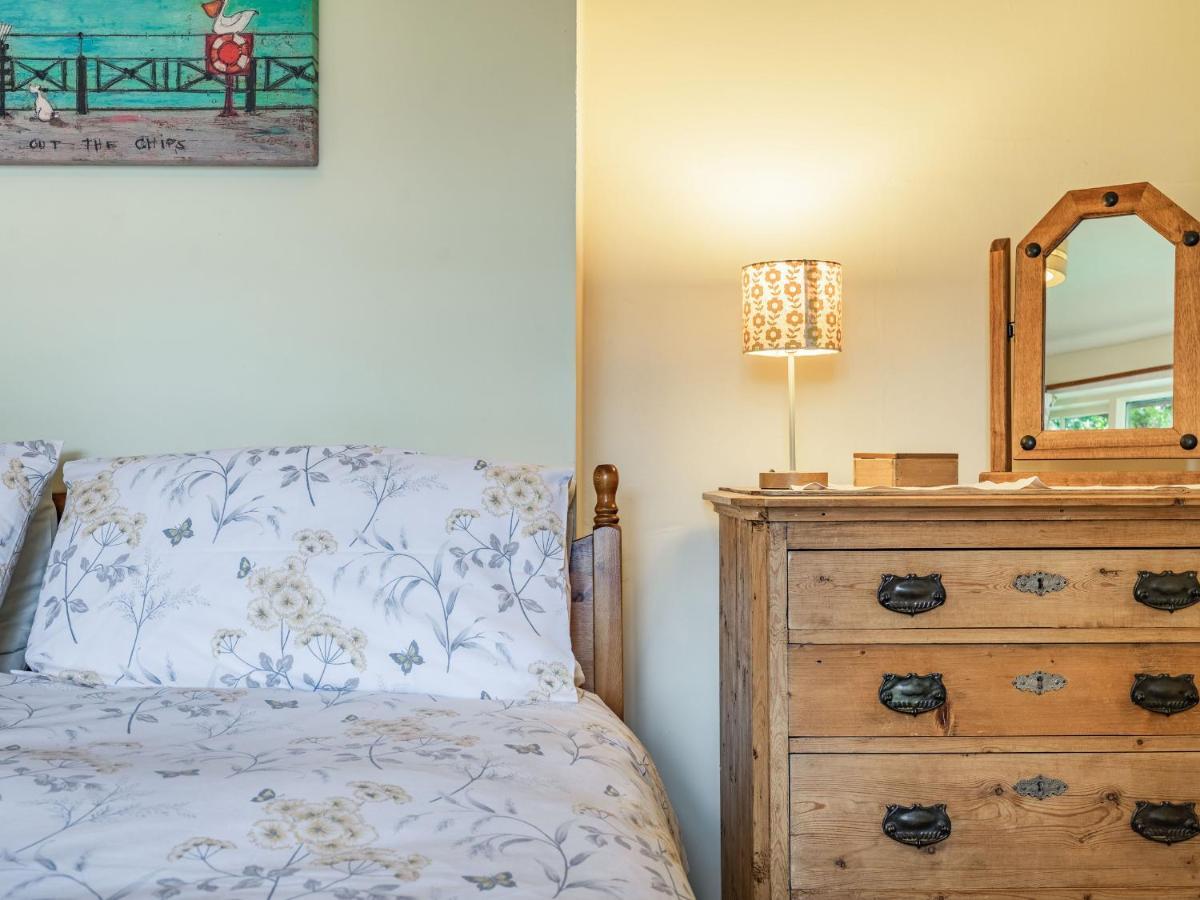 Wychwood Villa Уитби Екстериор снимка