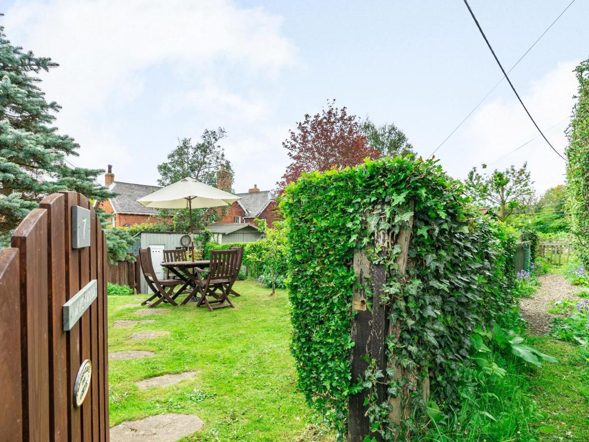 Wychwood Villa Уитби Екстериор снимка