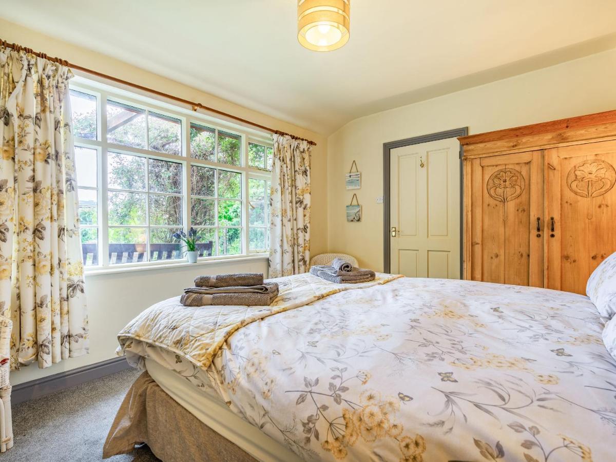 Wychwood Villa Уитби Екстериор снимка