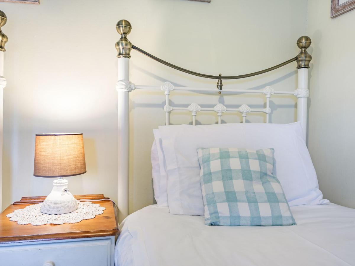 Wychwood Villa Уитби Екстериор снимка