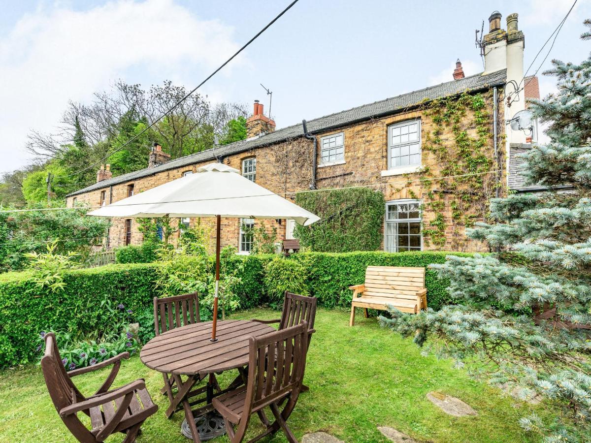 Wychwood Villa Уитби Екстериор снимка