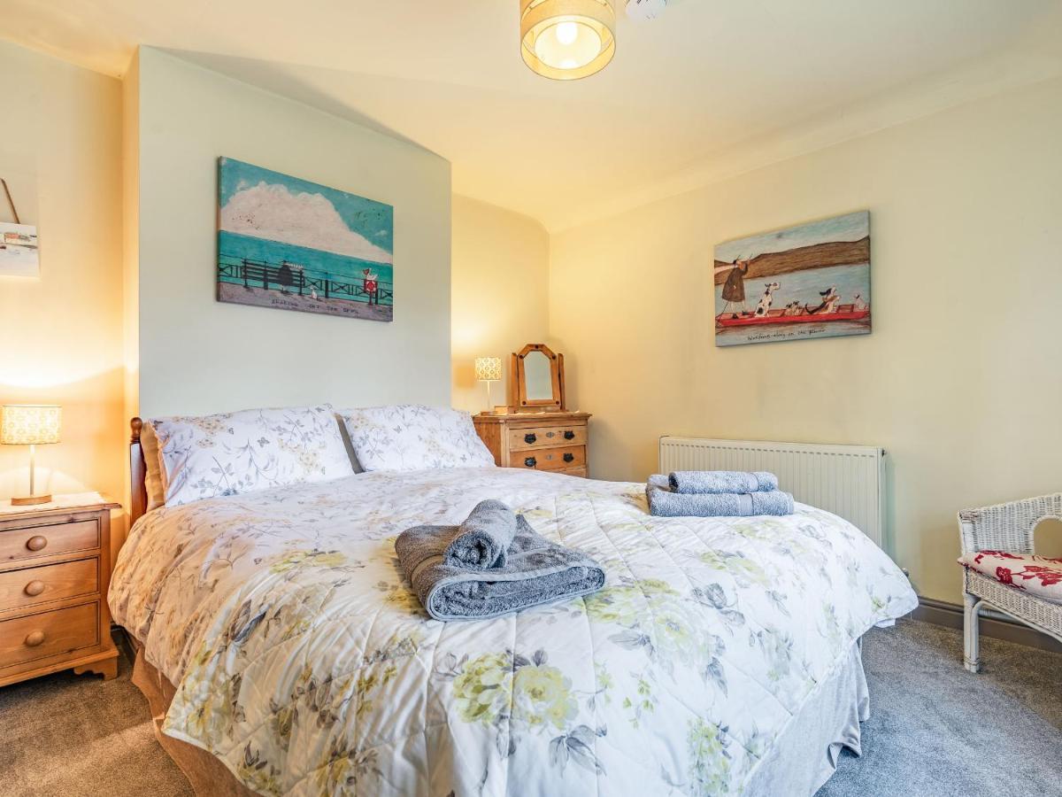 Wychwood Villa Уитби Екстериор снимка