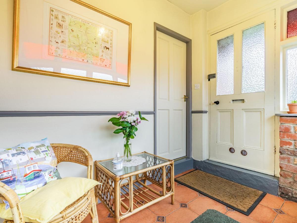 Wychwood Villa Уитби Екстериор снимка