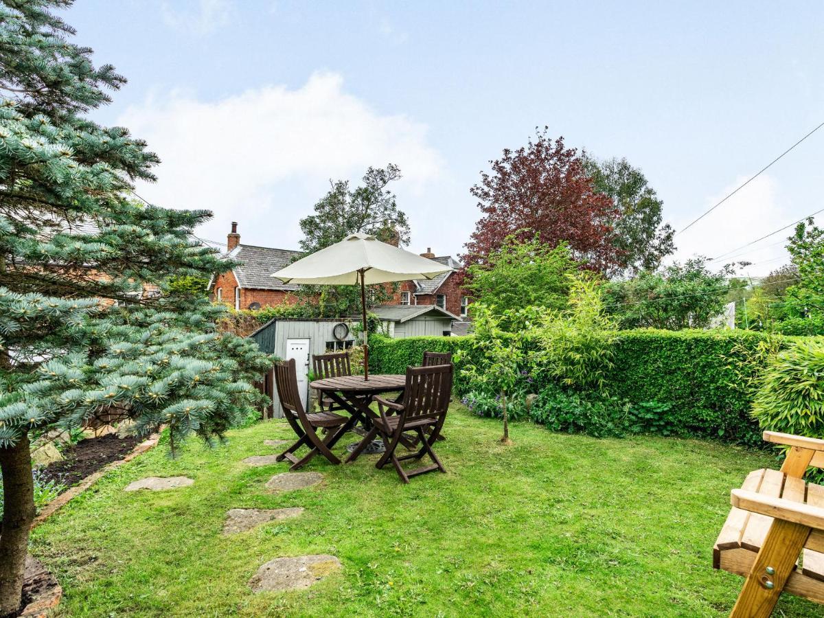 Wychwood Villa Уитби Екстериор снимка