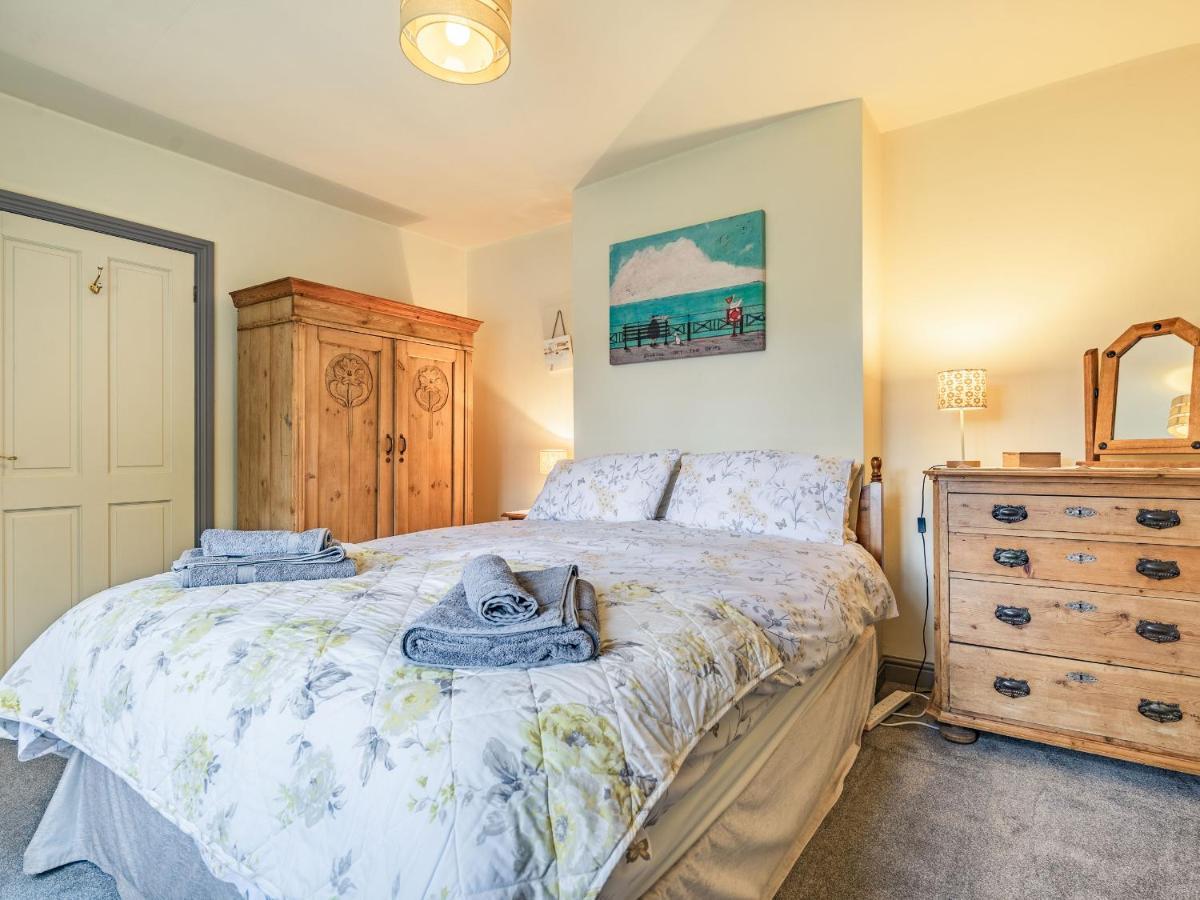 Wychwood Villa Уитби Екстериор снимка