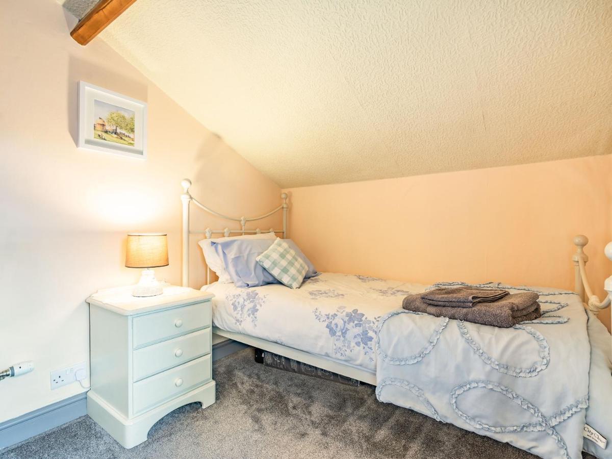 Wychwood Villa Уитби Екстериор снимка