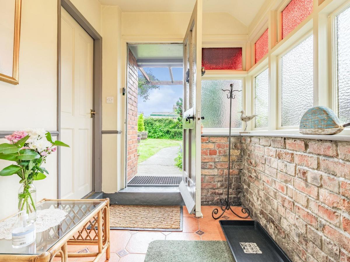 Wychwood Villa Уитби Екстериор снимка