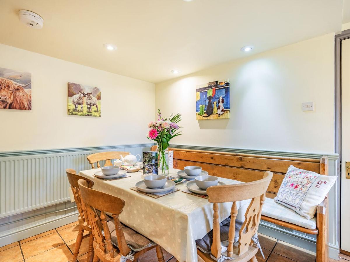 Wychwood Villa Уитби Екстериор снимка