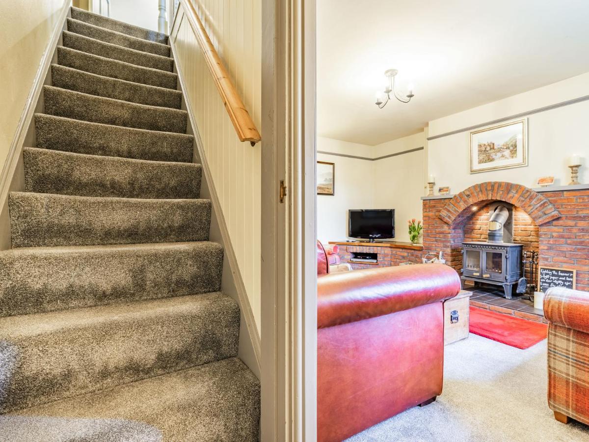 Wychwood Villa Уитби Екстериор снимка