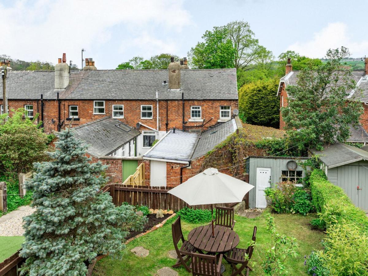 Wychwood Villa Уитби Екстериор снимка